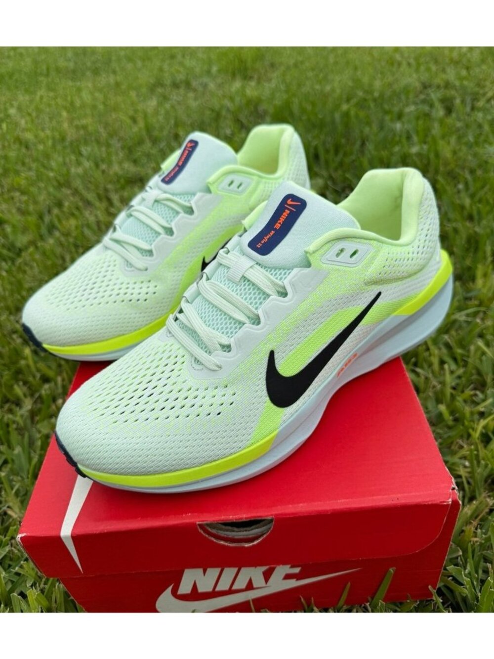 SIZE 10 MEN’S Nike Air Winflo 11 Running Barely Green Volt FJ9510-304 black